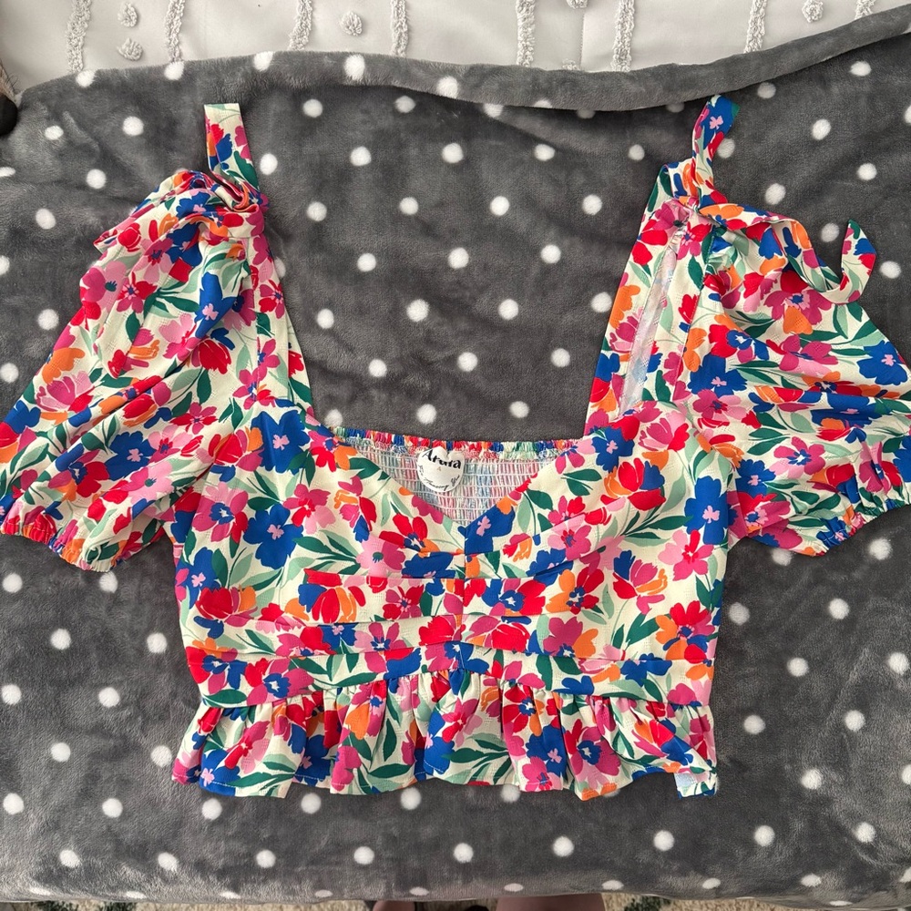 Arula Floral Puff Sleeve Cropped Top